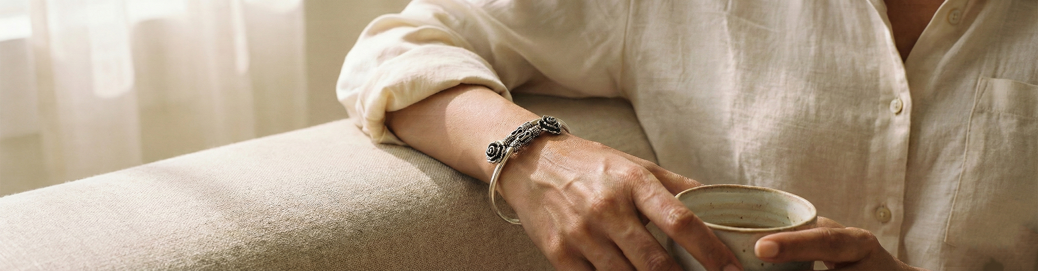 Moh Jewels close-up of a handcrafted 925 silver Jaipur bracelet from our Jaipur silver studio